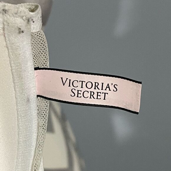 Victorias Secret Bra 36C - Picture 8 of 10